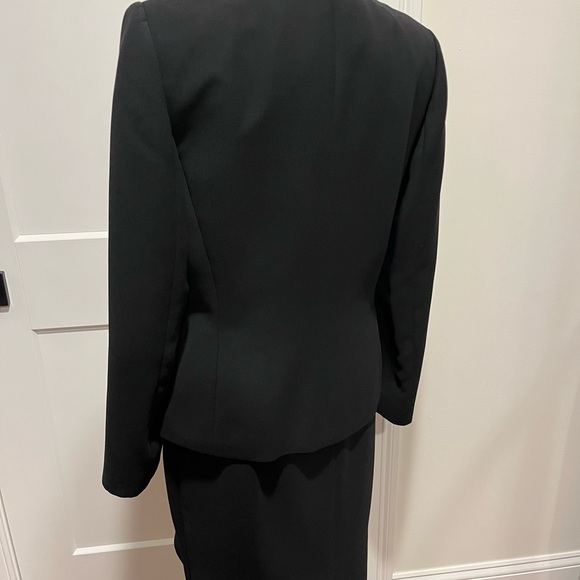 Tahari ASL Professional Black Blazer in Size 4 - Picture 2 of 4